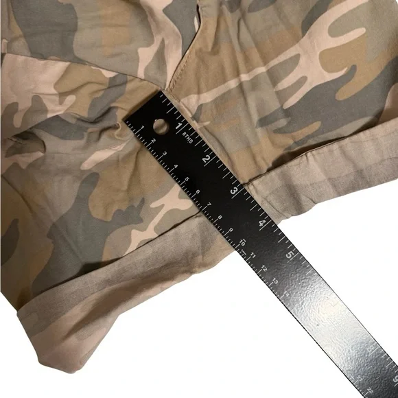 Sanctuary Women's Camo Utility Shorts in Tan and Olive - Picture 6 of 6